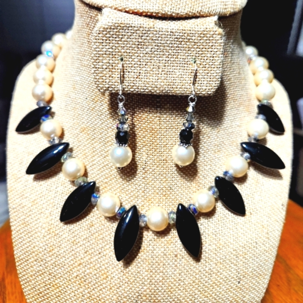NWT Black/White Pearl and Obsidian Princess Necklace Set 18"